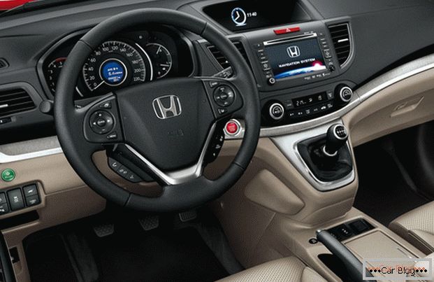 Na cabine do carro Honda CR-V