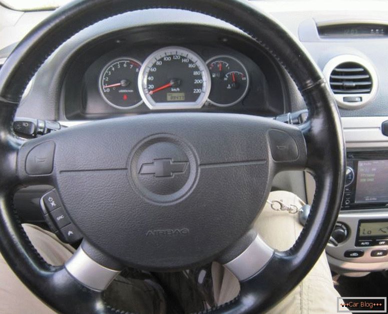 Chevrolet Lacetti com volante de milhagem