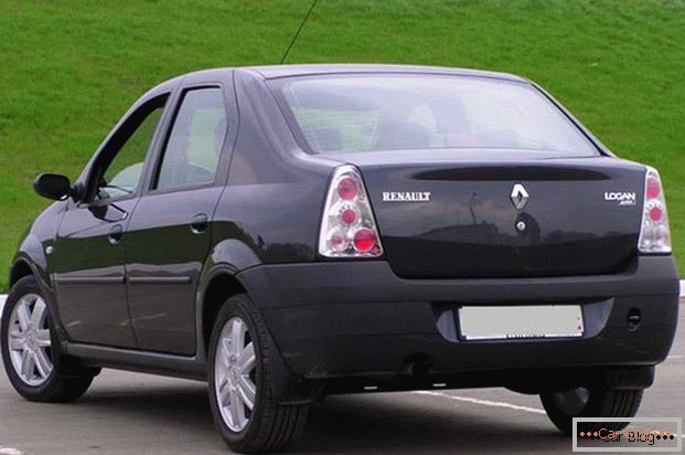 Renault Logan car: vista traseira