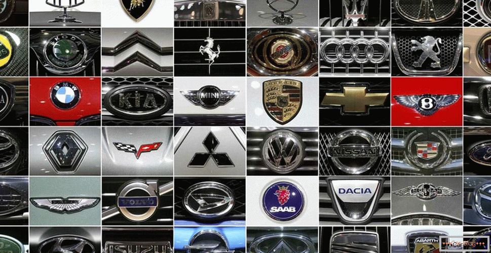 Emblemas de carros de diferentes fabricantes