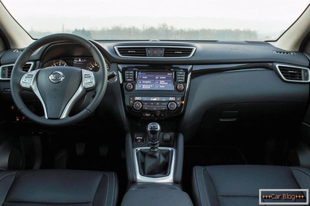A cabine do carro Nissan Qashqai vai desfrutar do conforto do motorista e passageiros