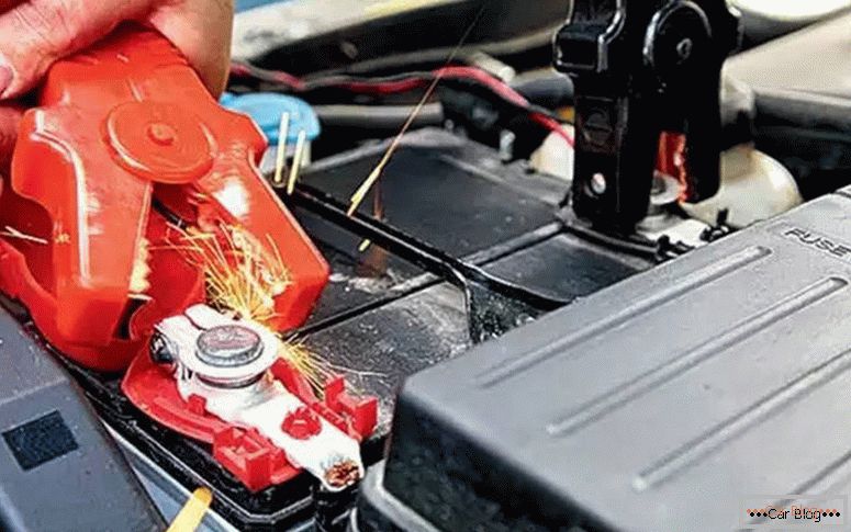 Qual é a tensão de carga da bateria do carro do gerador?