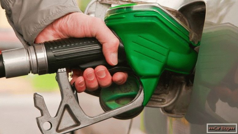 Sabendo o consumo de combustível, o carro pode ser recarregado quando necessário e quanto