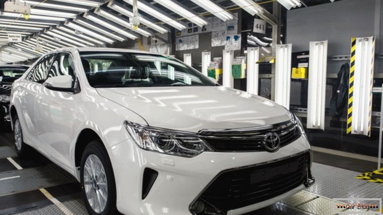 Produção de novo Toyota Camry