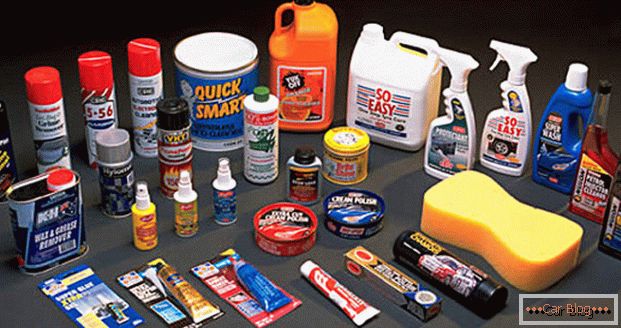 Hoje há uma grande variedade de produtos de limpeza para carros.