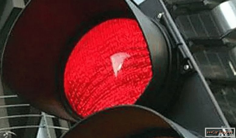qual é a penalidade por dirigir um sinal vermelho?