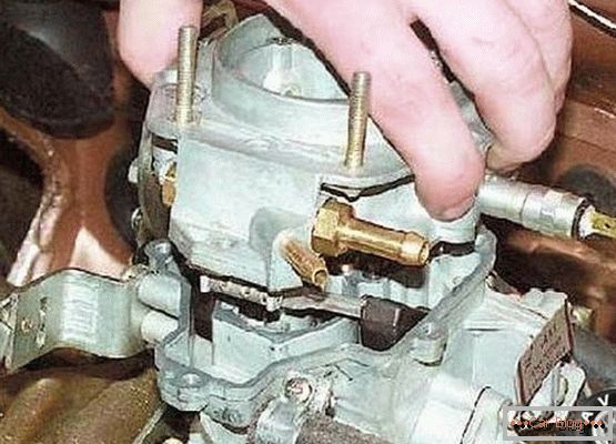 Instalação do carburador VAZ 2108