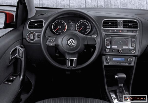 Dentro do Volkswagen Polo é um acabamento de alta qualidade dos assentos.