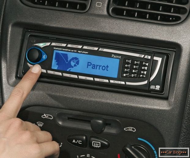 Carro moderno é difícil de imaginar sem um rádio