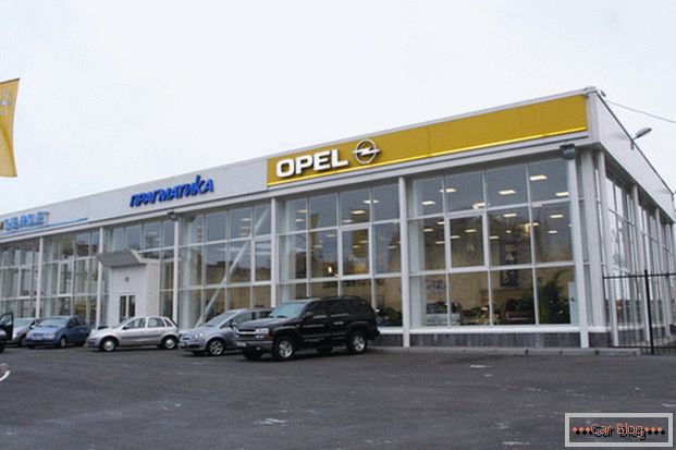 Автосалон Prelática Opel