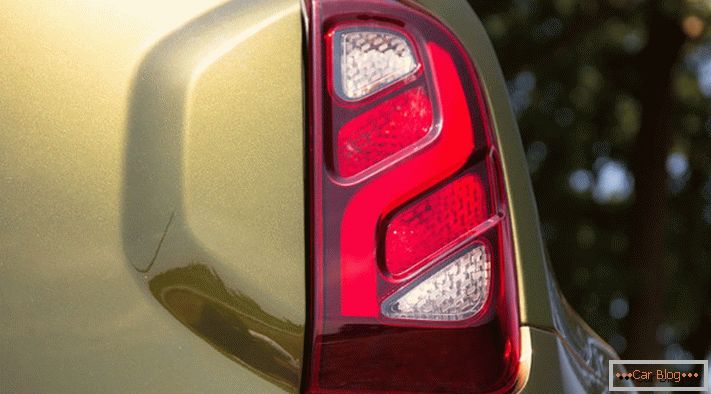Luzes traseiras Renault Duster