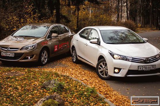 Carros Toyota Corolla e Opel Astra - outro confronto de inovação japonesa e qualidade alemã