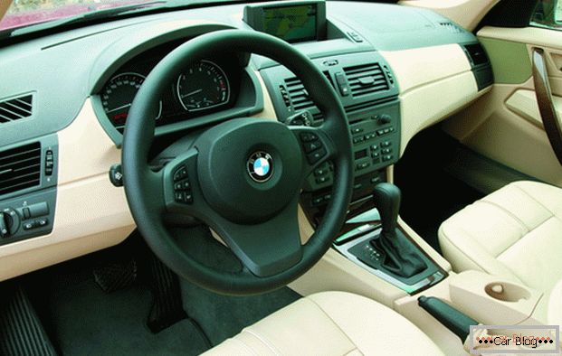 Interior do carro BMW X3