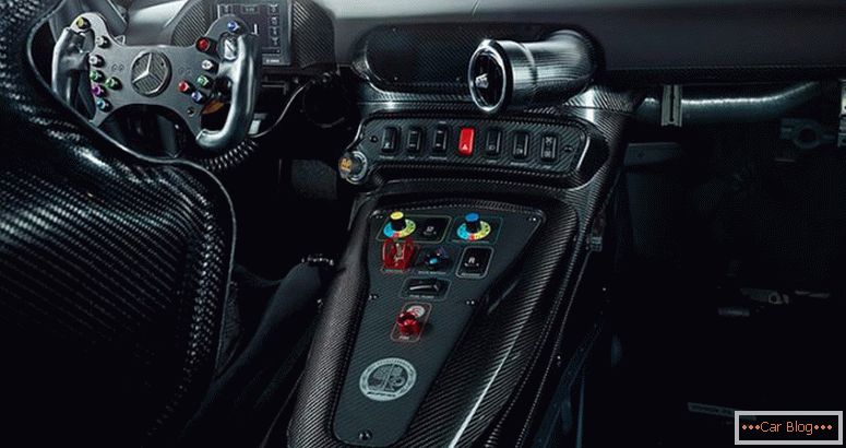 Salão de beleza Mercedes-AMG GT4