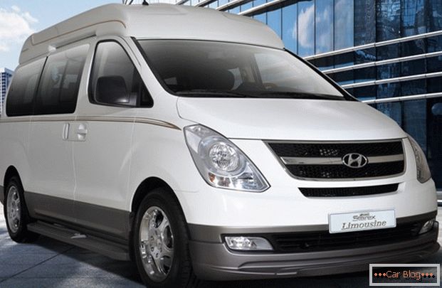 Minibus diesel da Coreia Hyundai Grand pode ser um substituto para microônibus