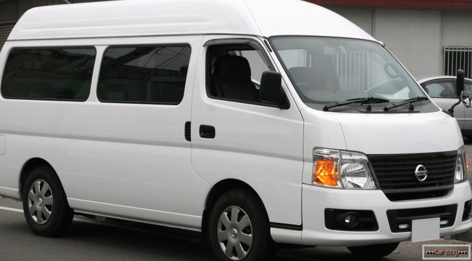caravana nissan minibus