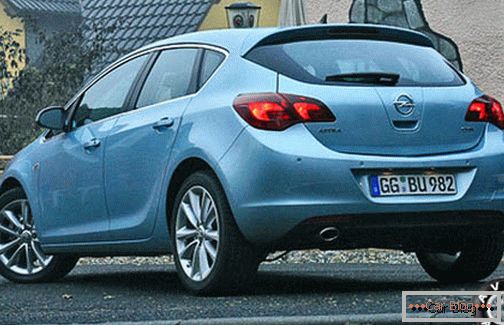 Liberação do hatchback do Opel Astra