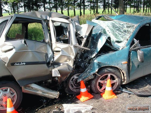Acidentes de carro causam muitas mortes