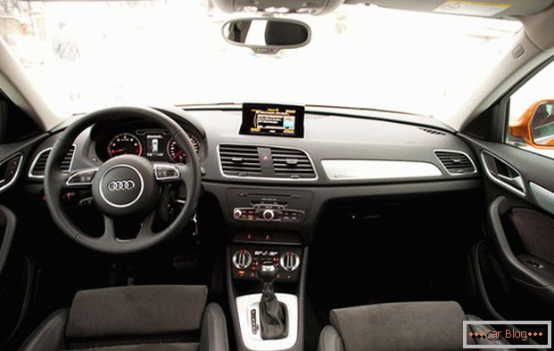Audi Q3 Car: салон