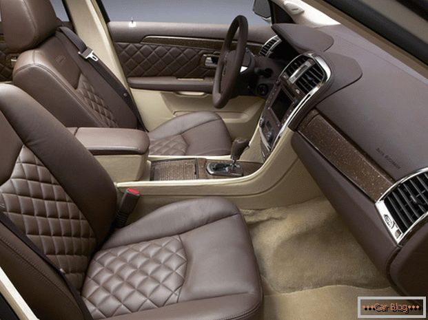 Cadillac SRX interior do carro