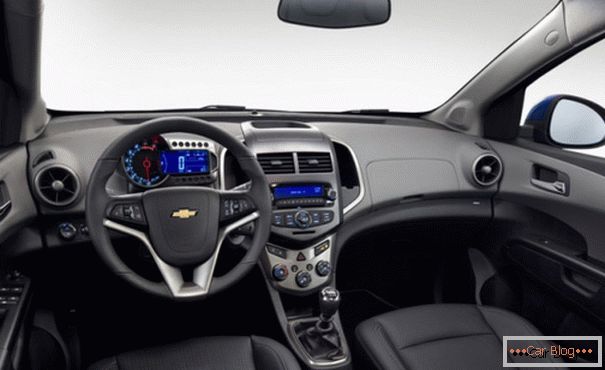 O interior do Chevrolet Aveo implementou muitas soluções de design.
