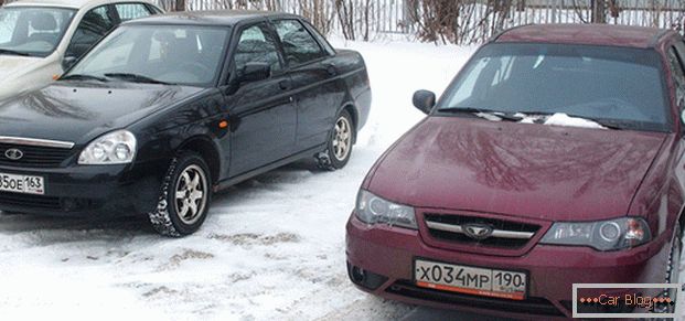 Russo Lada Priora e Daewoo Nexia da montagem do Usbequistão - o que é mais aceitável para o nosso consumidor