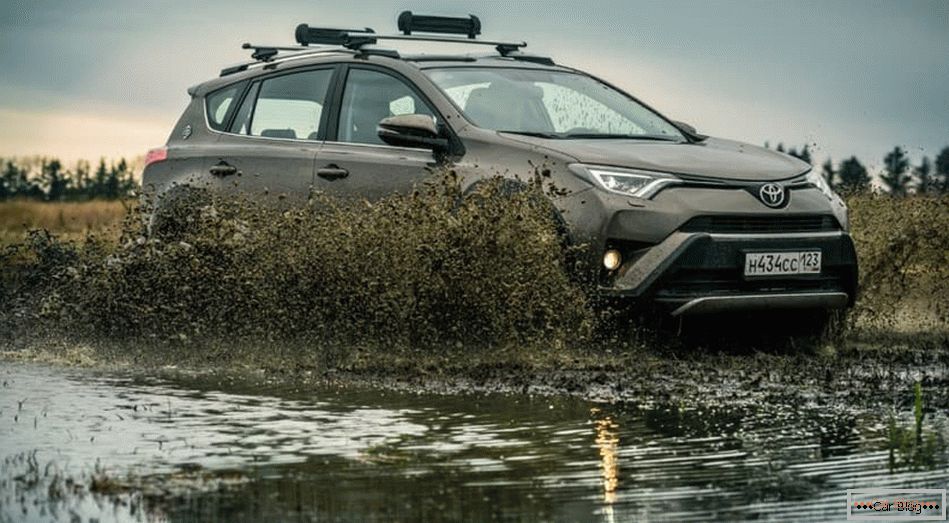 Toyota начала продавать в России спецверсию RAV4 Aventura