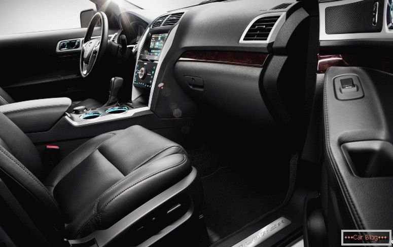 Ford Explorer 2014 interior do carro