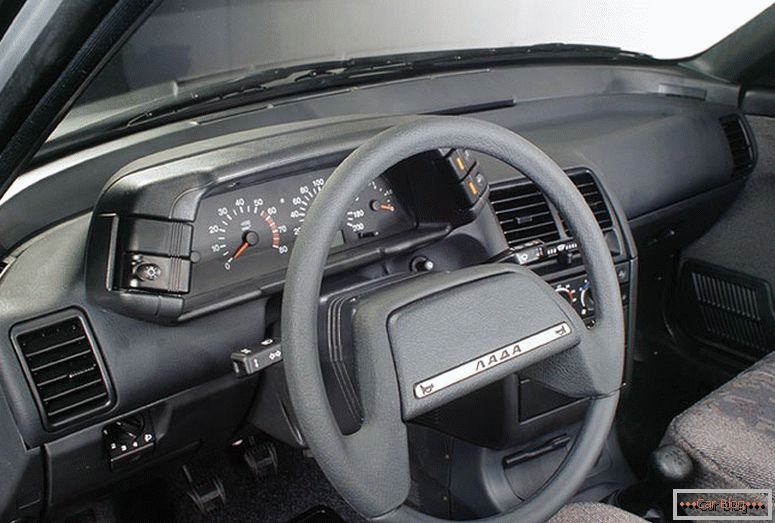 Design de interiores do carro VAZ 2110