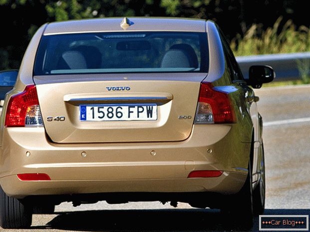 Volvo S40 car: vista traseira