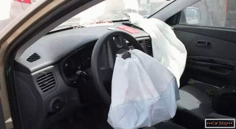 como é que a substituição do airbag começa