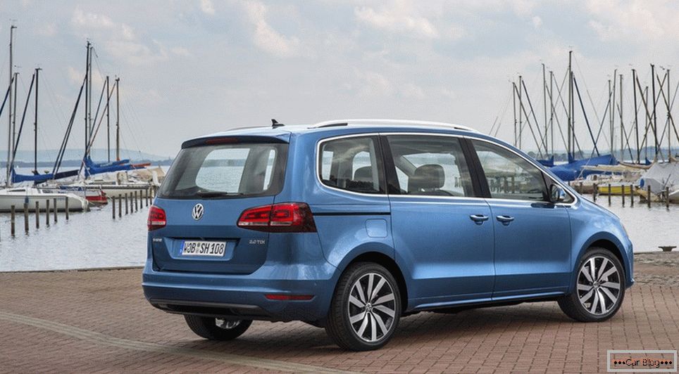 VW Sharan após restyling tornou-se menos